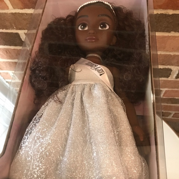 HBCyoU Homecoming Queen Nicole 18” Doll & Accessories NEW - Picture 1 of 2